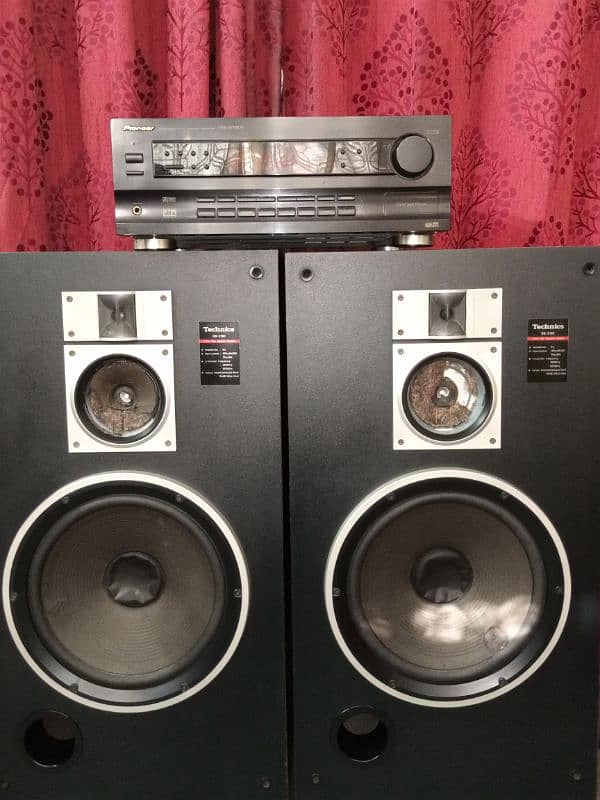 Amplifiers and sub woofer  speakers 0