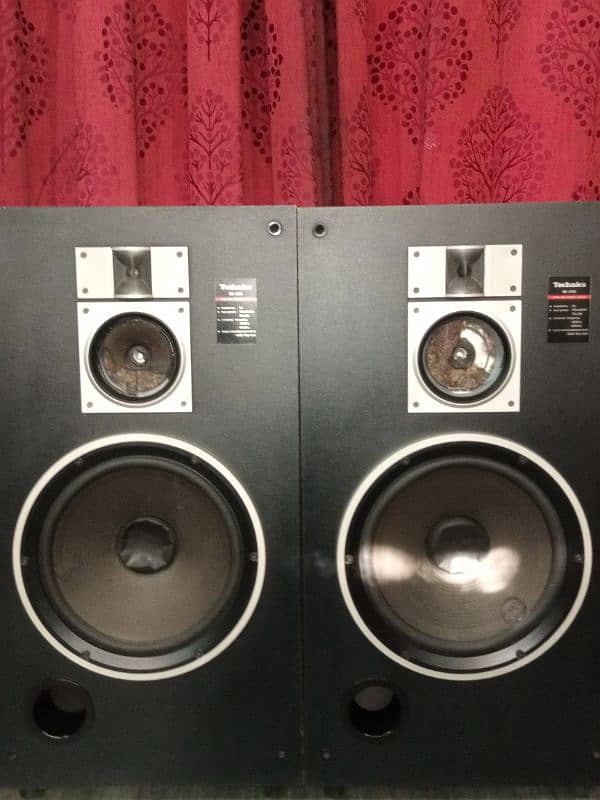 Amplifiers and sub woofer  speakers 2