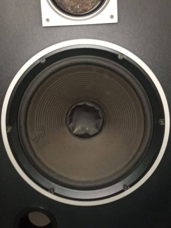 Amplifiers and sub woofer  speakers 10