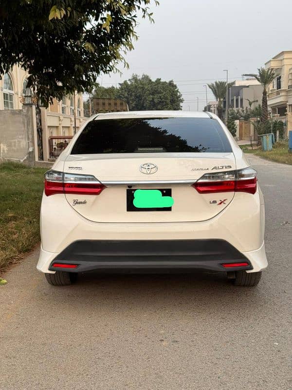 Toyota Altis Grande 2022 1