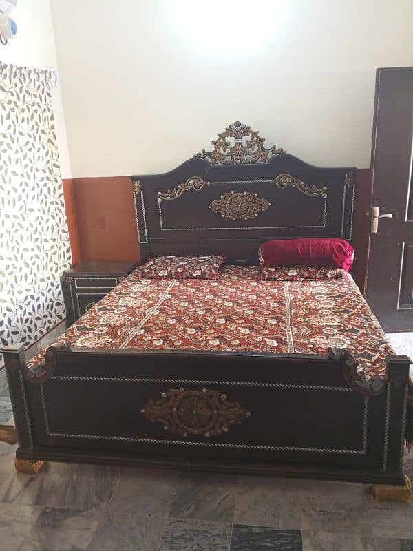 Bed Set with side tables and Dressing table For Sale 3