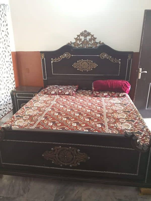 Bed Set with side tables and Dressing table For Sale 4