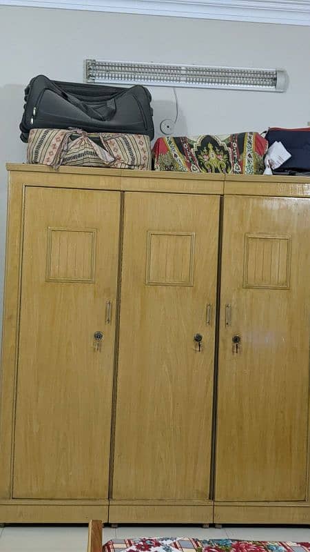 king bed with wardrobe and divider 4pcs 3