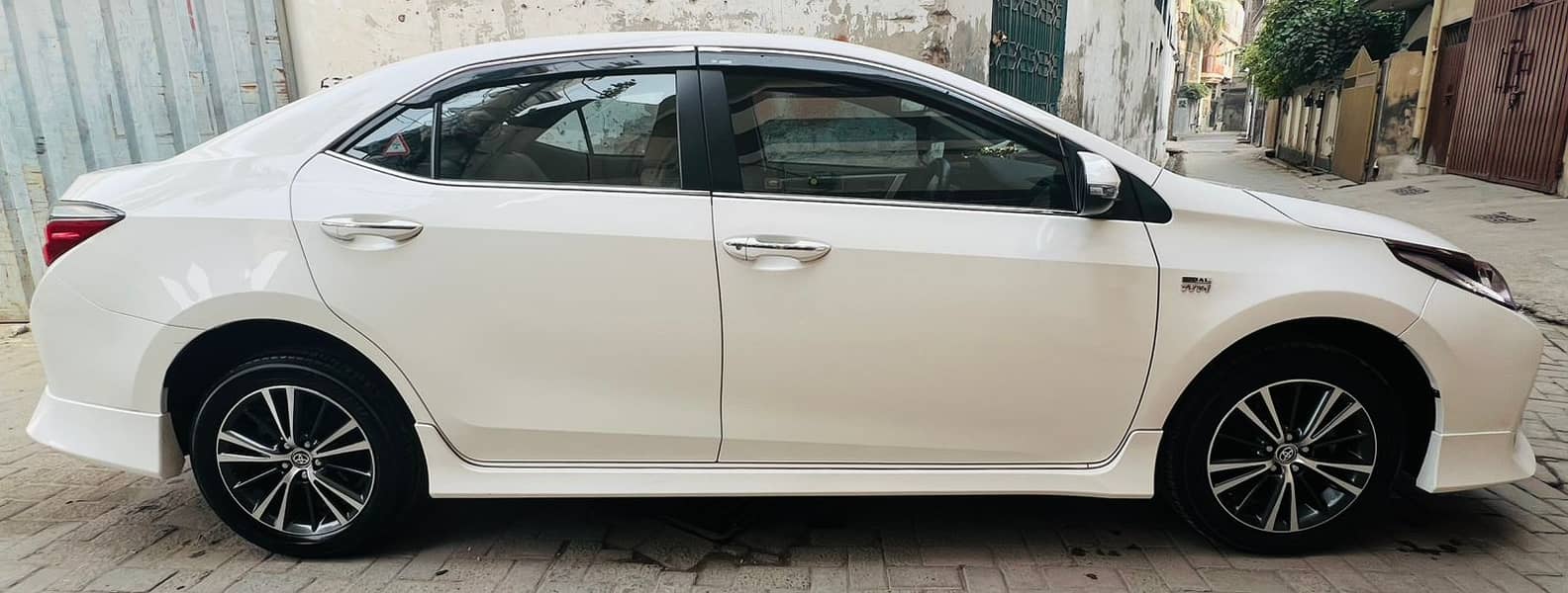 Toyota Corolla Altis Grande X CVT-i 1.8 Beige Interior 2021 3