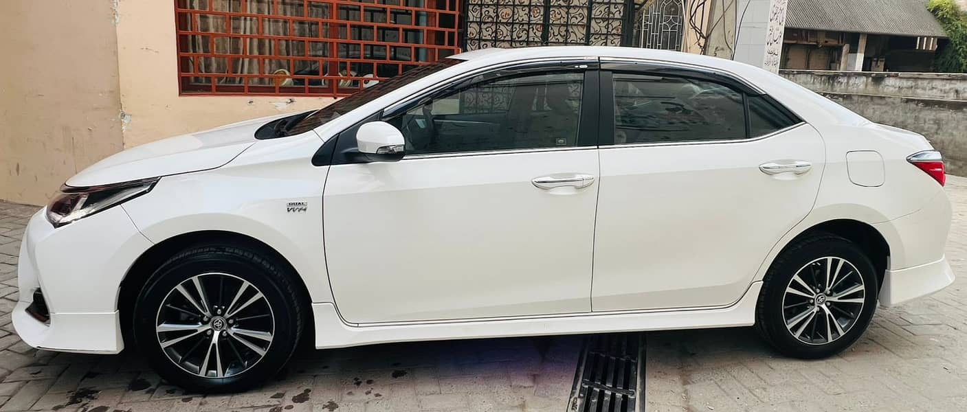 Toyota Corolla Altis Grande X CVT-i 1.8 Beige Interior 2021 4