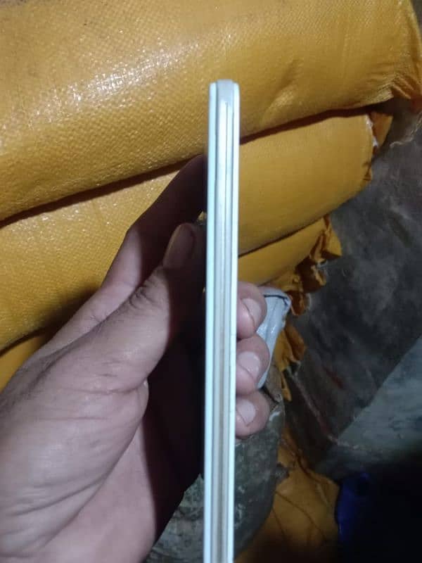 vivo Y51. a. 4.64 4