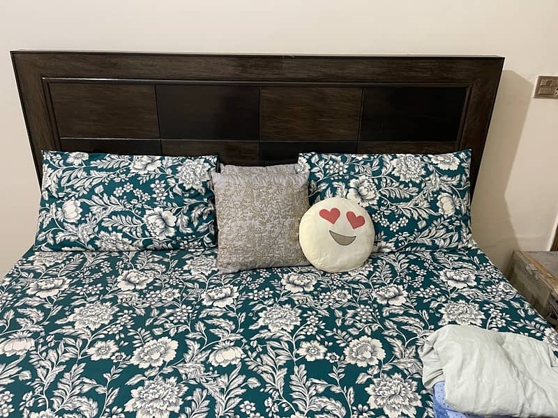 double bed 6.5’x6’ 1