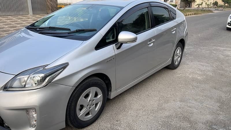 Toyota Prius 2011 1