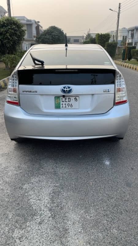 Toyota Prius 2011 3