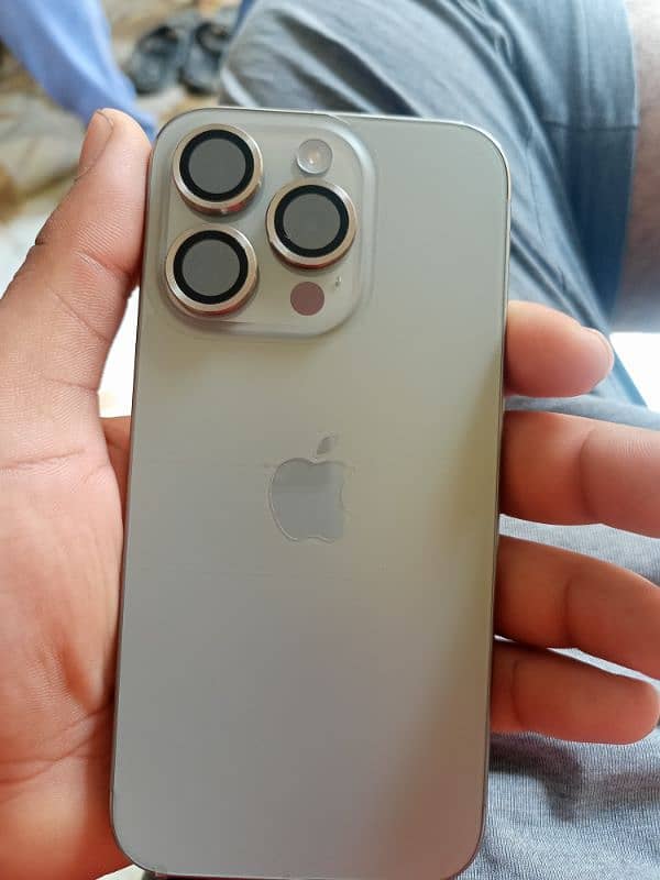 iphone 15 Pro j. v 0
