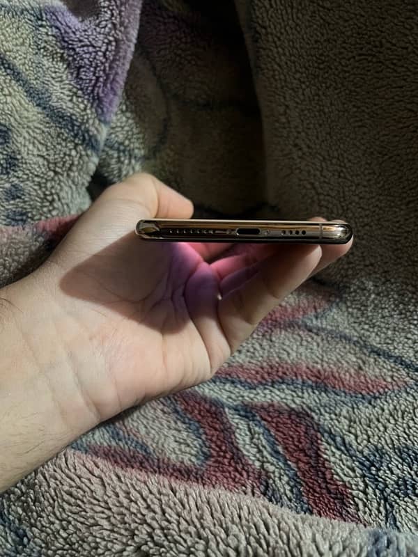 Iphone Xsmax 64gb gold pta approved 1