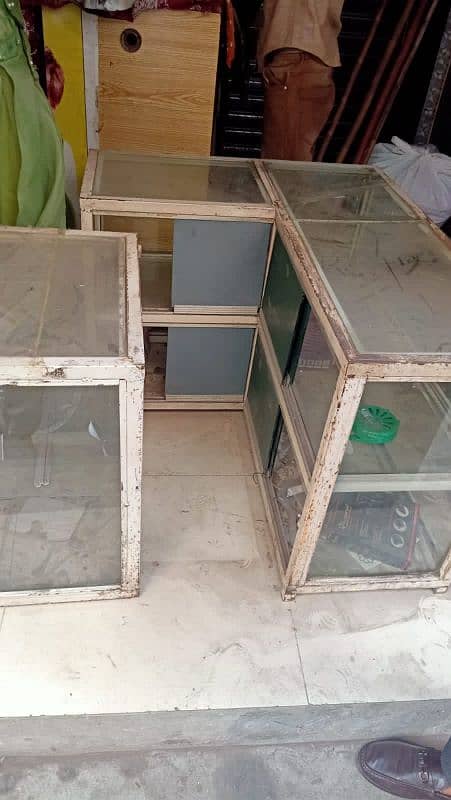 Glass Counter L shape with steel frame for shop 1