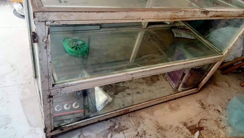 Glass Counter L shape with steel frame for shop 2