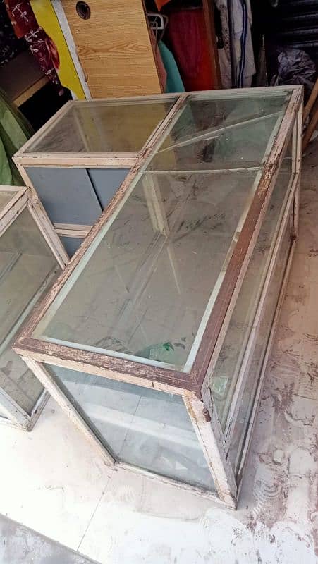 Glass Counter L shape with steel frame for shop 3