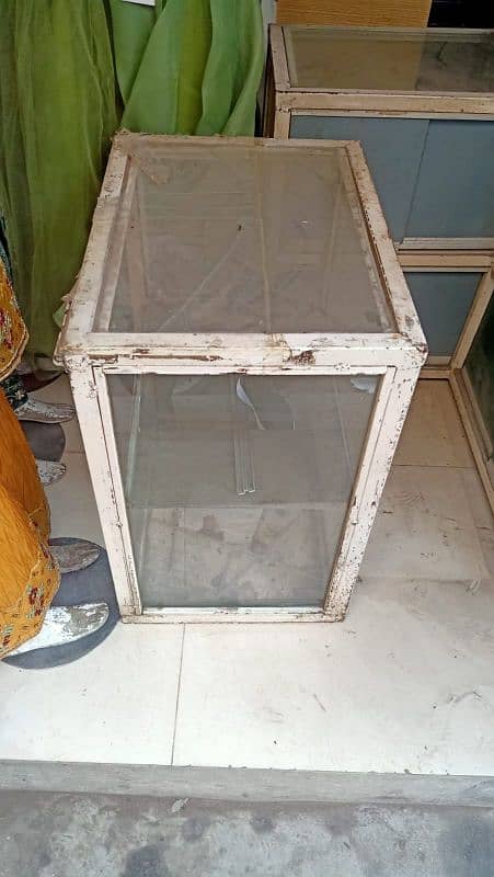 Glass Counter L shape with steel frame for shop 4