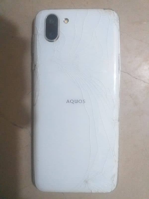 SHARP Aquos R2 [DEAD] 1