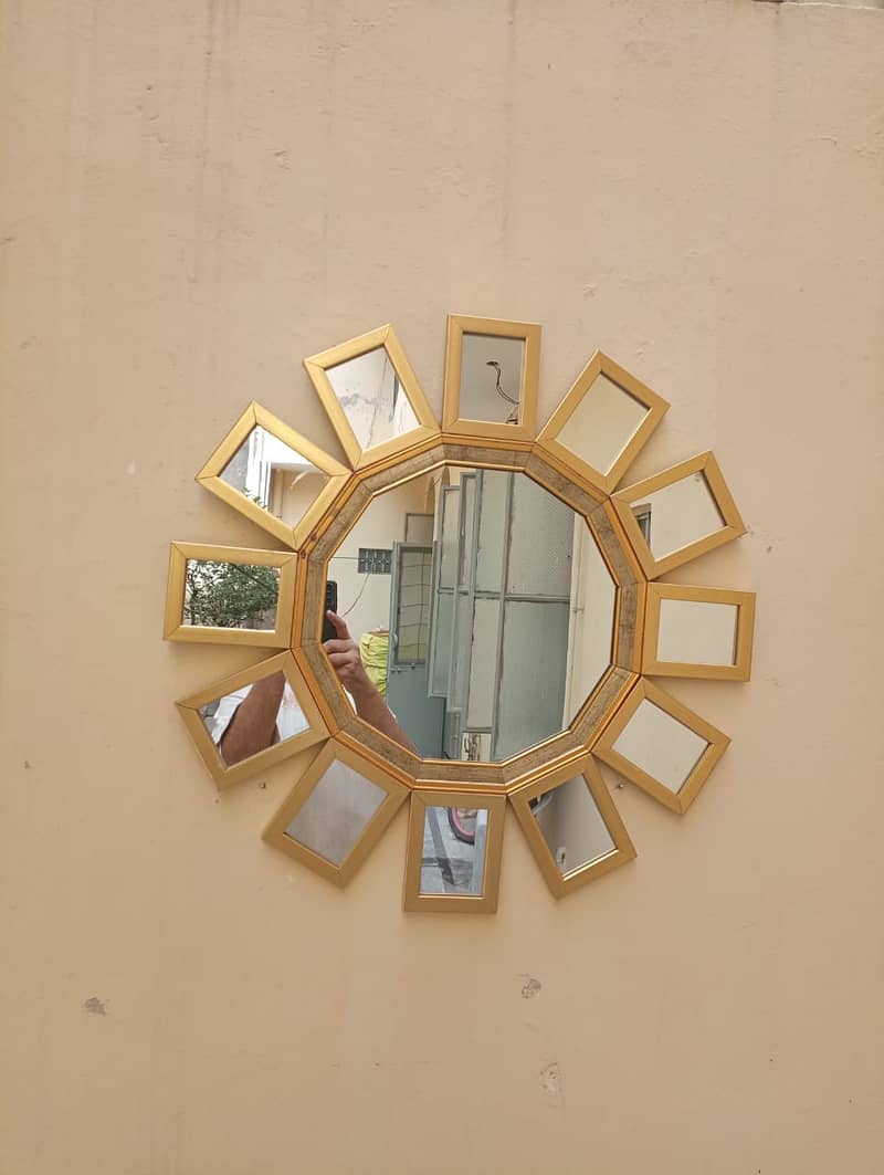 Round Looking Mirrors 1