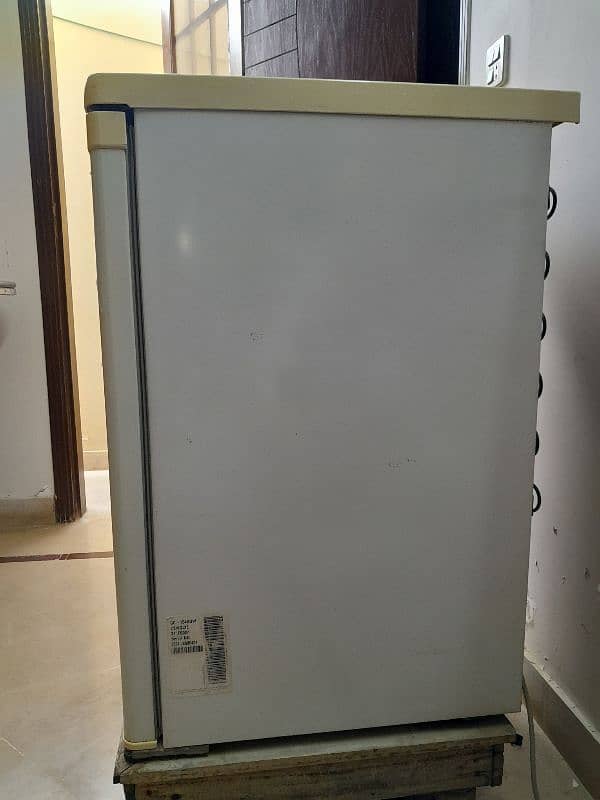 LG VERTICAL FREEZER 3