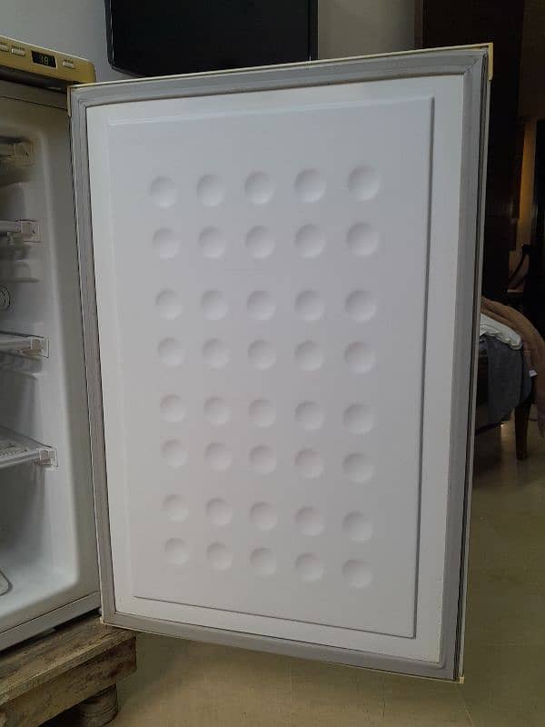 LG VERTICAL FREEZER 4