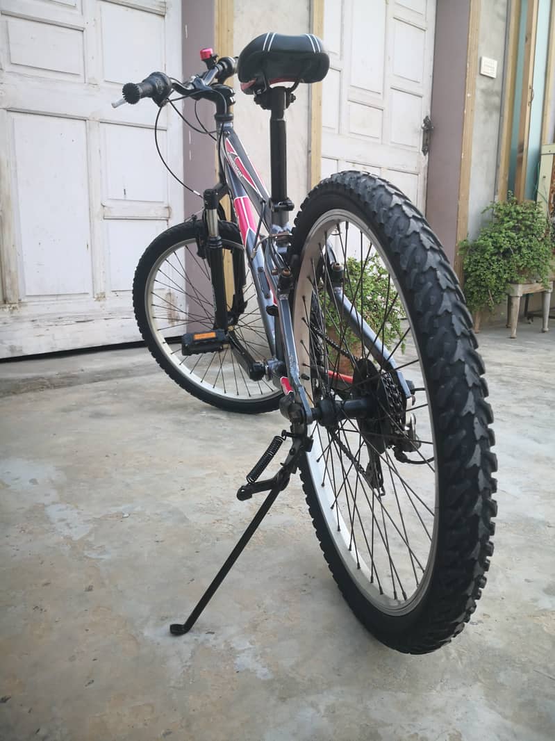 Imported Land Rover Fully Alluminium Mountain Bike. 0