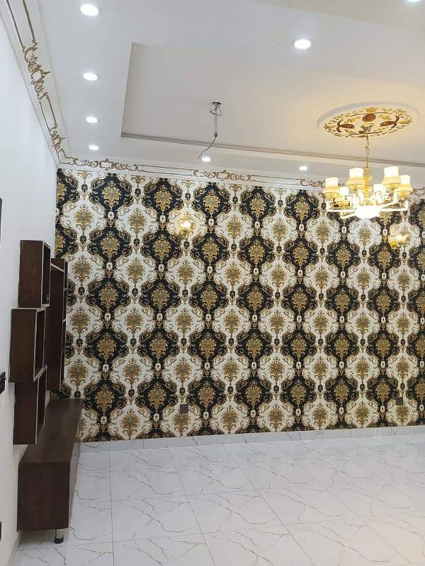 Pvc wallpaper. Wall panelling. Blinds. Wooden & vinyl Flooring. Ceiling. 0