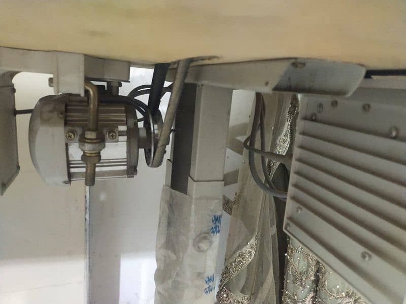 Flat Sewing Machine for Sale – Excellent Condition at a Great Price 1