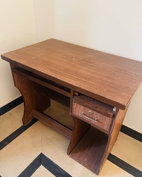 Computer Table Used by Doctor For Sale 0