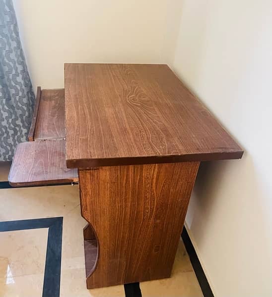 Computer Table Used by Doctor For Sale 2