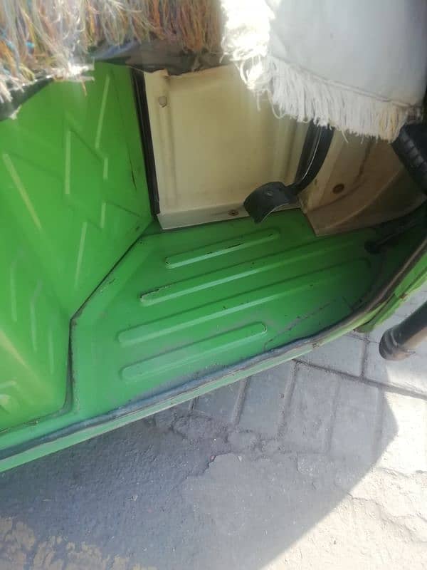 rickshaw 2022 modl lahore number dubal showk like new 2