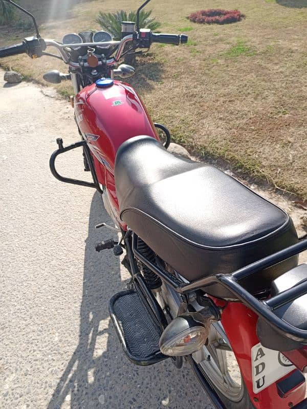 Suzuki GS150 SE 2021 Red attractive colour 6