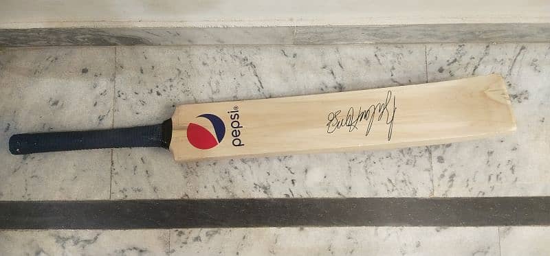 Babar Azam Signed Pepsi Bat | With Original Pepsi Cover | Rare one 2