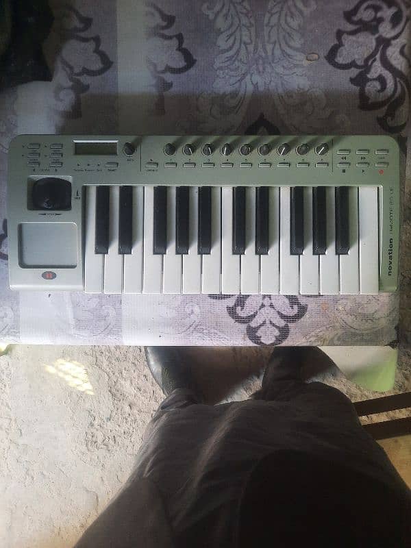 Novation Remote 25 Le Midi keyboard 2