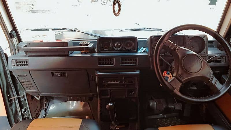 Mitsubishi Pajero 1990 4