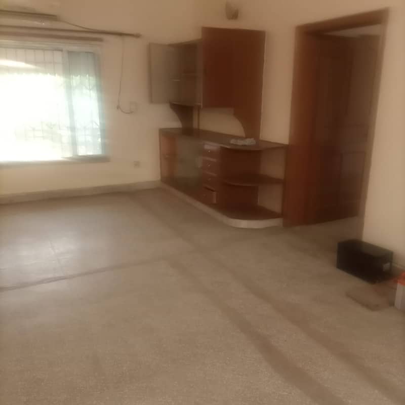 Upper portion for rent in g11 1