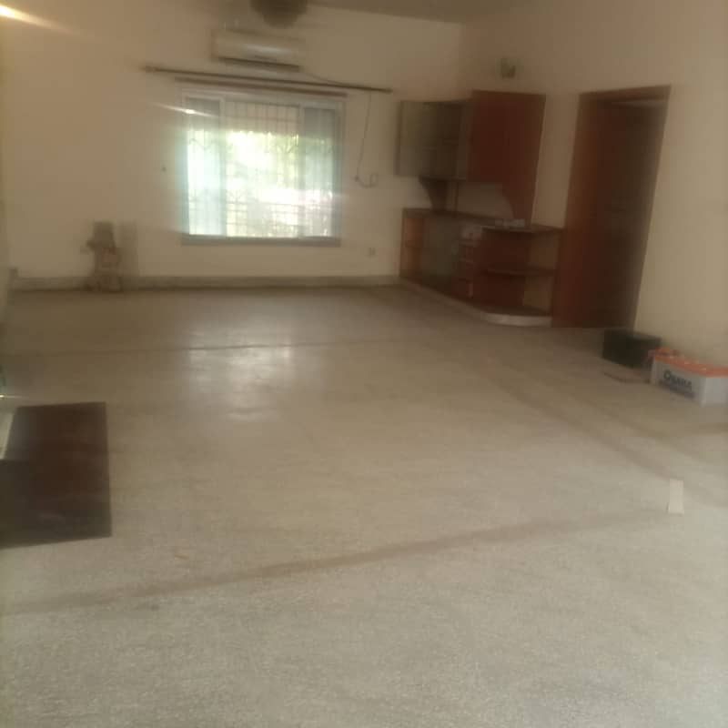 Upper portion for rent in g11 5