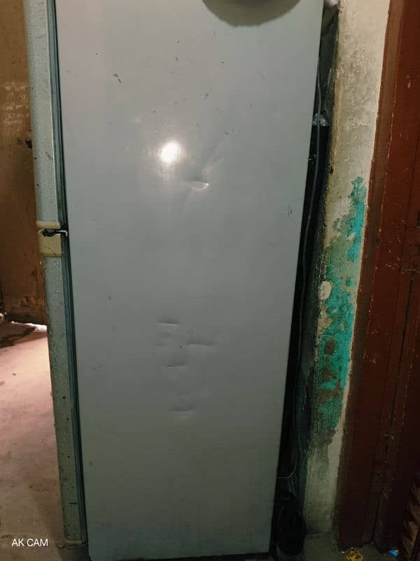 medium size fridge good condition inside outside 1