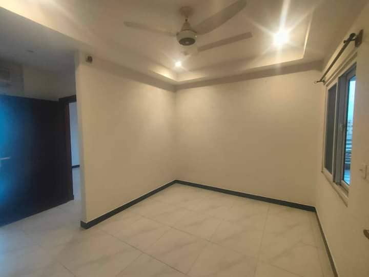 STUDIO APARTMENT AVAILABLE FOR RENT AT REASONABLE PRICE IN GULBERG GREEN ISLAMABAD 3