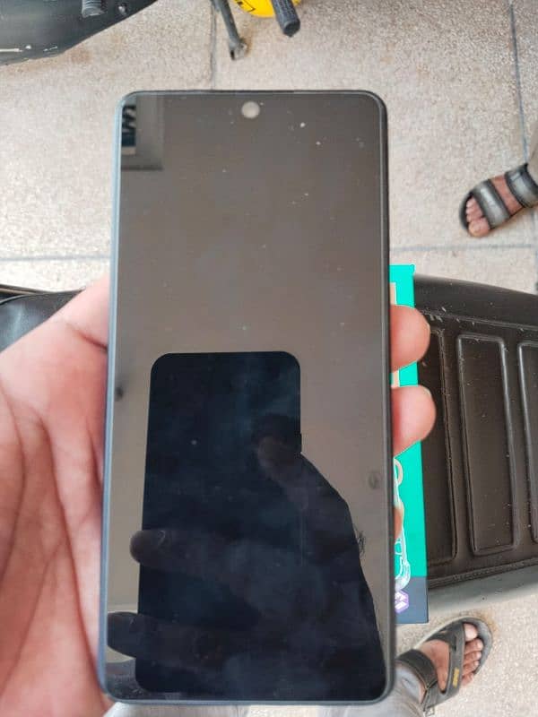 am selling mobile Infinix note 30 pro Sath wireless charger 4