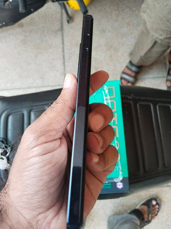 am selling mobile Infinix note 30 pro Sath wireless charger 5