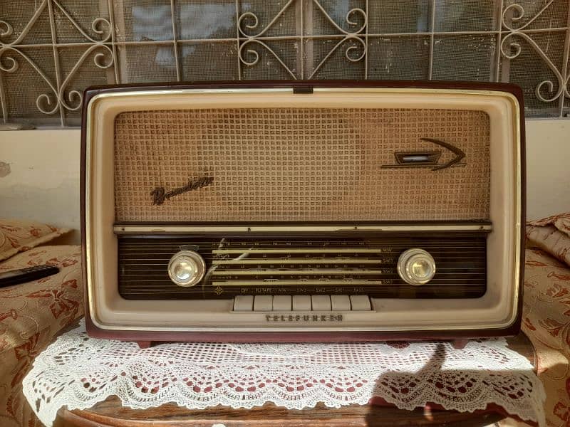 Tube radio, made in Germany 0