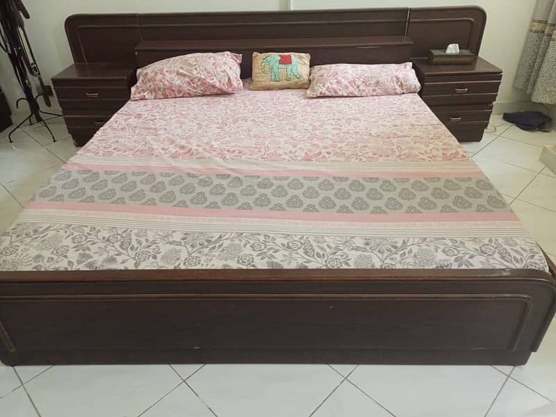 King size wooden bed set with side ables and dressing table 2