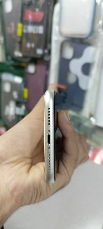 Iphone 11 64GB  factory unlock battery 78 10/9 2