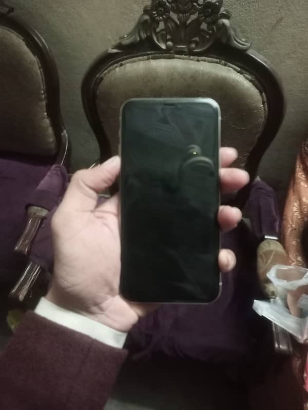 iphone 11 pro factory unlock 10/10 7