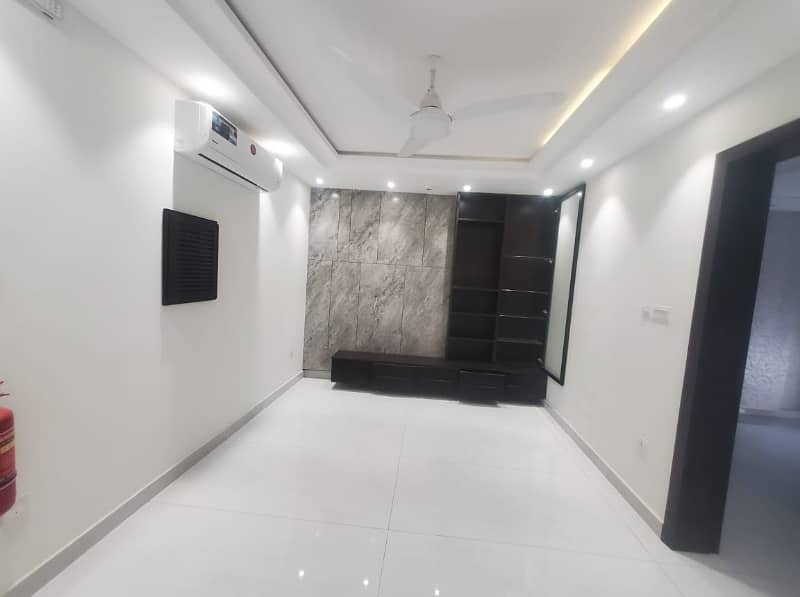 10 Marla Out class Stylish House For Rent In DHA Phase 4,Block GG, Lahore. 4