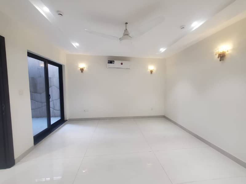 10 Marla Out class Stylish House For Rent In DHA Phase 4,Block GG, Lahore. 5