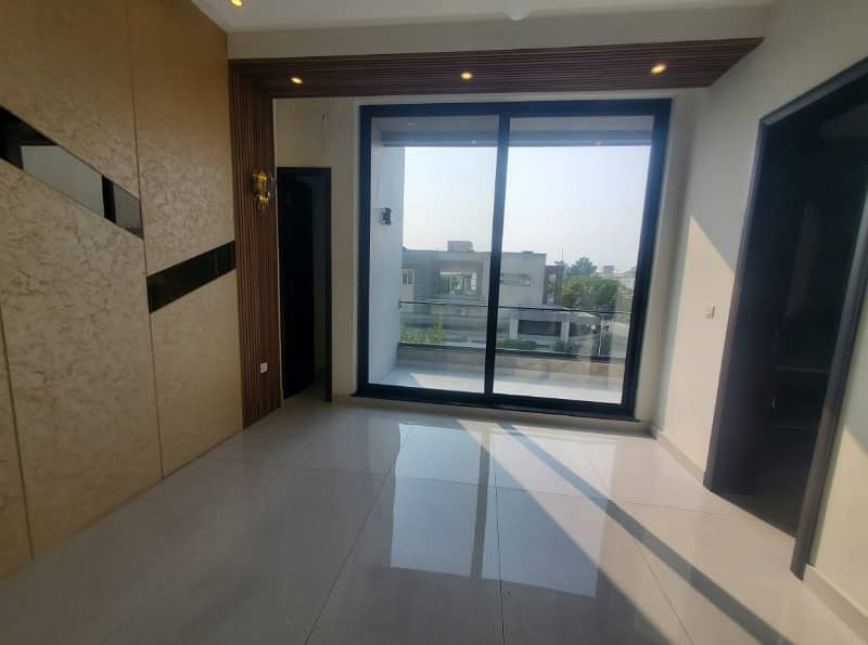 10 Marla Out class Stylish House For Rent In DHA Phase 4,Block GG, Lahore. 7