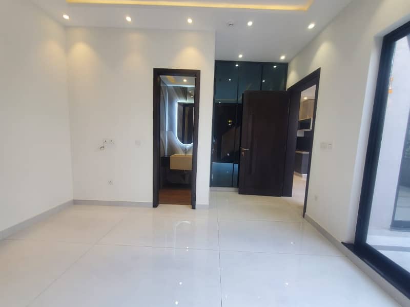 10 Marla Out class Stylish House For Rent In DHA Phase 4,Block GG, Lahore. 10