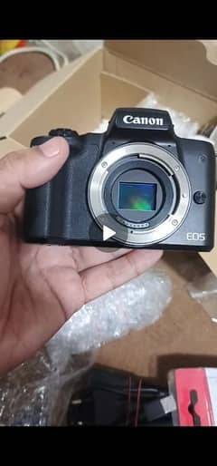 CANON M50 DSLR