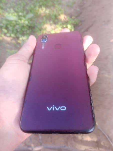 Vivo Y11 Hy . 3/32 Hy .  With Box And Original Charger hy . No Fault . 2