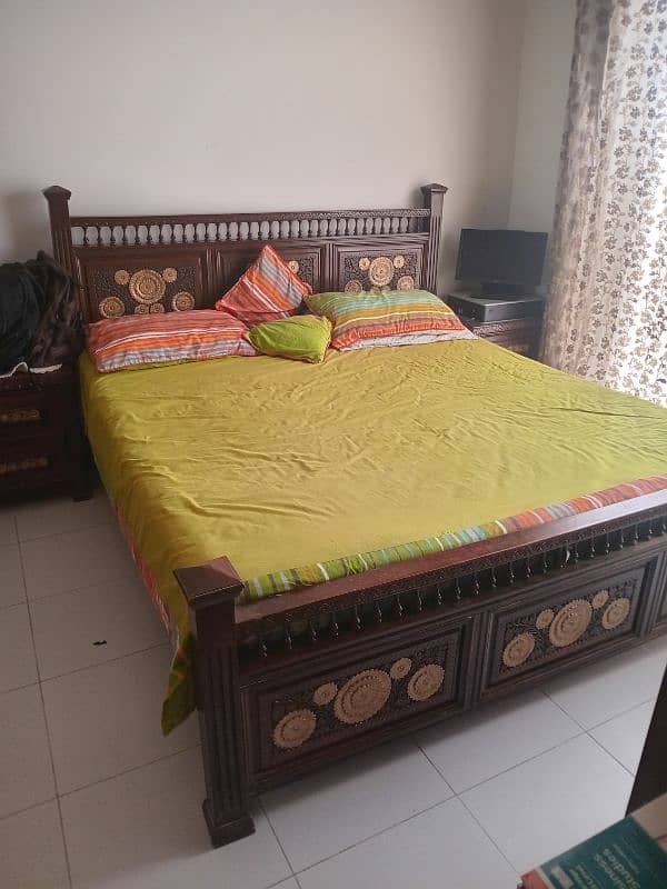 Wooden bed set for sale 0